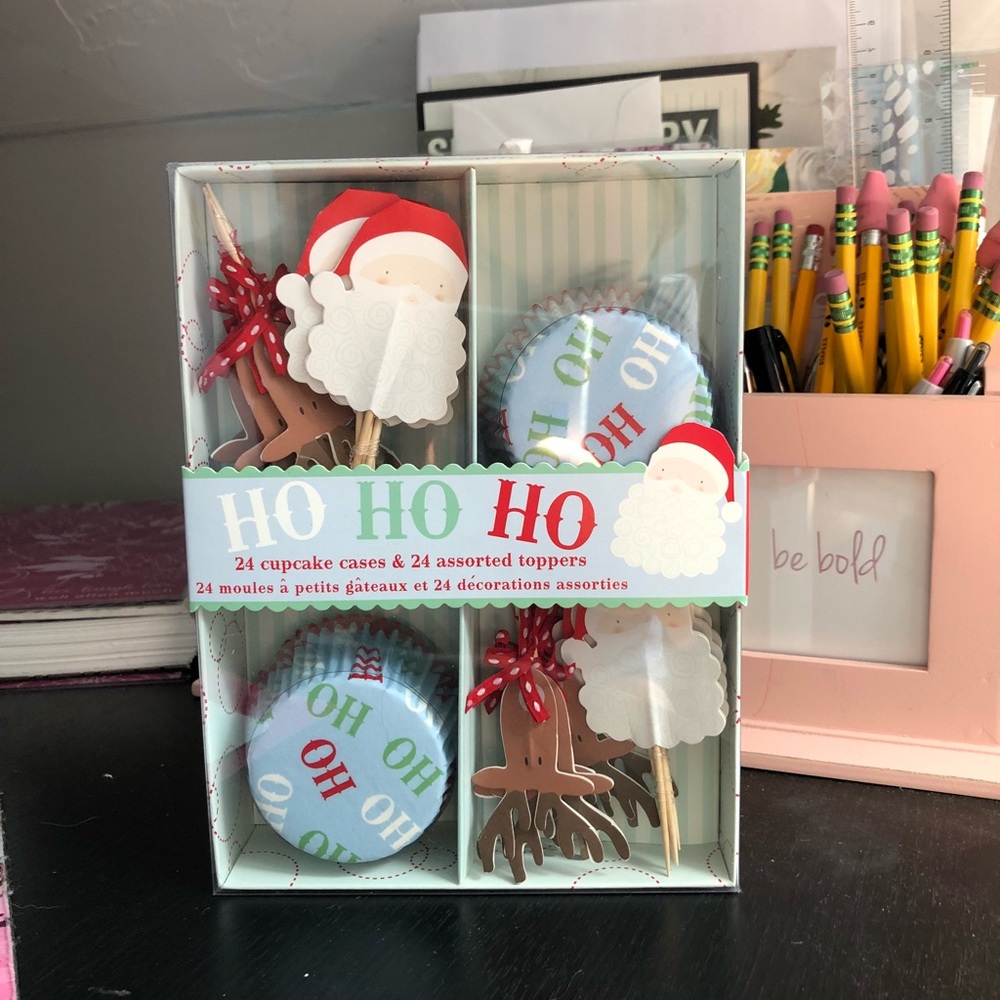 24 CupCake Cases & 24 assorted toppers